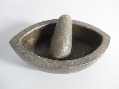 Lot de deux mortiers en granite avec pilons....