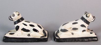 ANGLETERRE, Staffordshire. Paire de figurines...