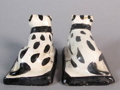 ANGLETERRE, Staffordshire. Paire de figurines...