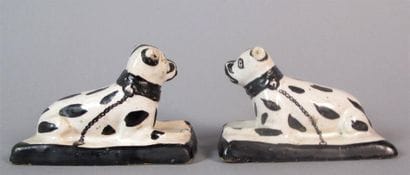 ANGLETERRE, Staffordshire. Paire de figurines...