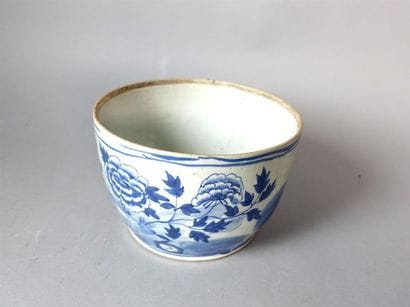 Cache-pot en porcelaine blanc bleu à décor...