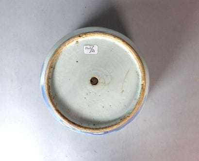 Cache-pot en porcelaine blanc bleu à décor...