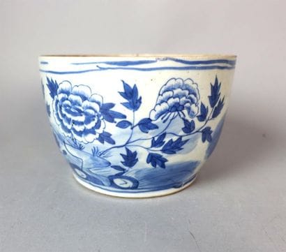 Cache-pot en porcelaine blanc bleu à décor...