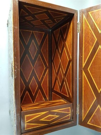 Coffre rectangulaire en bois et placage de...