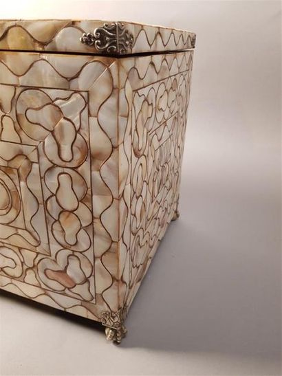 Coffre rectangulaire en bois et placage de...
