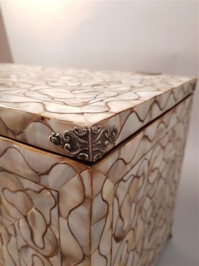 Coffre rectangulaire en bois et placage de...