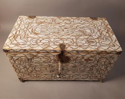 Coffre rectangulaire en bois et placage de...