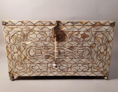 Coffre rectangulaire en bois et placage de...