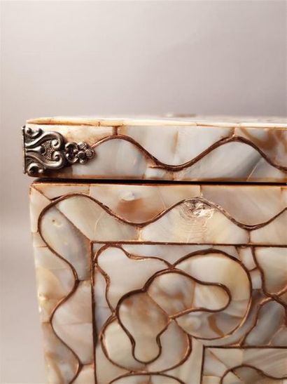 Coffre rectangulaire en bois et placage de...