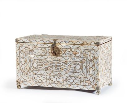 Coffre rectangulaire en bois et placage de...