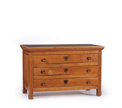 Commode miniature de forme droite en bois...