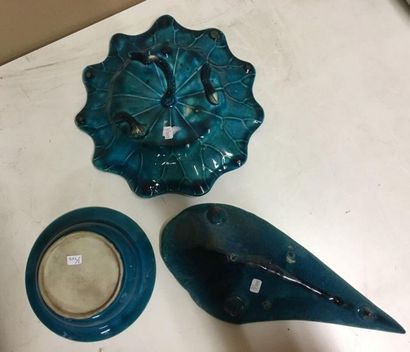 CHINE
Ensemble de pièces en céramique émaillée...