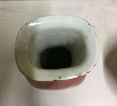 CHINE
Ensemble de pièces en céramique émaillée...
