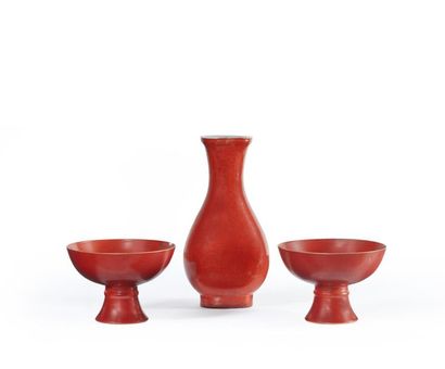 CHINE
Ensemble de pièces en céramique émaillée...