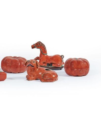 CHINE
Ensemble de pièces en céramique émaillée...