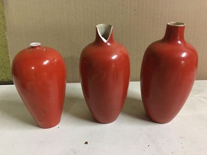 CHINE
Ensemble de pièces en céramique émaillée...