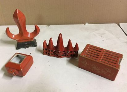 CHINE
Ensemble de pièces en céramique émaillée...