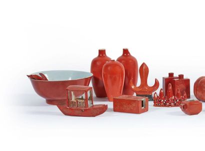 CHINE
Ensemble de pièces en céramique émaillée...