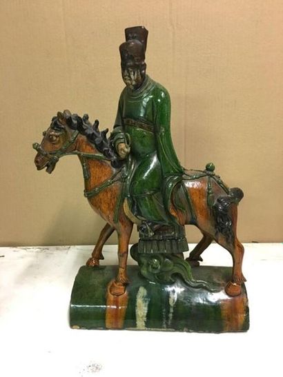 CHINE
Grande tuile faîtière en céramique...