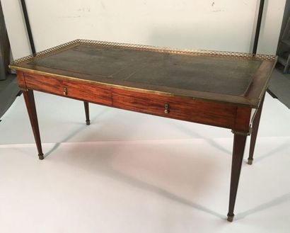 Bureau plat rectangulaire en acajou et placage...