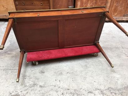 Bureau plat rectangulaire en acajou et placage...