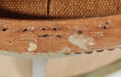 Paire de fauteuils cabriolet en bois relaqué...