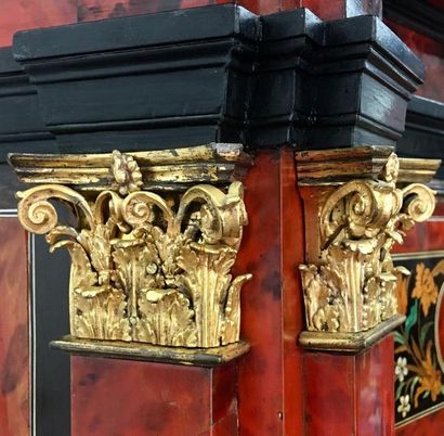 Important cabinet d'apparat en placage d'écaille...