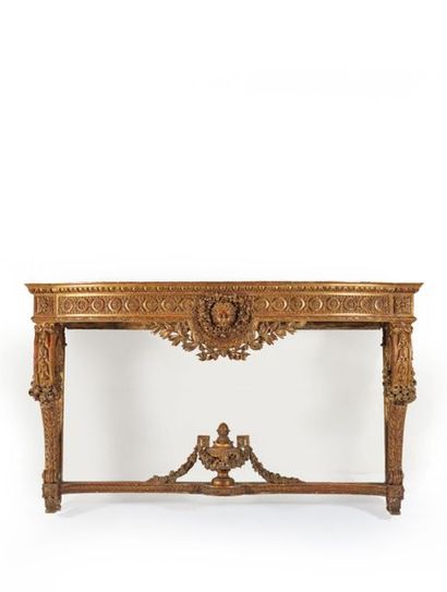 Importante console en bois richement sculpté...
