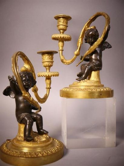 Paire de bougeoirs en bronze doré et bronze...