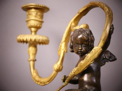 Paire de bougeoirs en bronze doré et bronze...