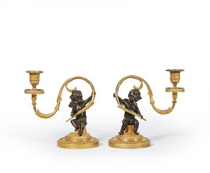 Paire de bougeoirs en bronze doré et bronze...
