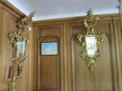 Suite de quatre grands miroirs d'éclairage...