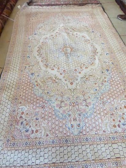 Tapis HEREKE en soie (chaîne, trame et velours...