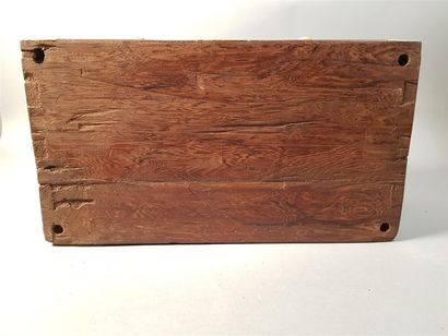Petit coffre rectangulaire dit bargueno en...