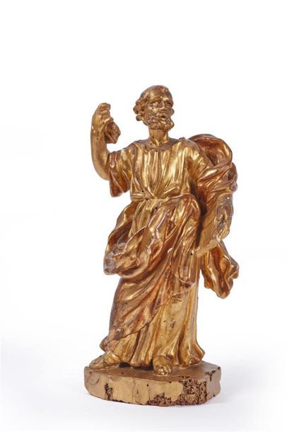 Statuette en bois sculpté et redoré représentant...