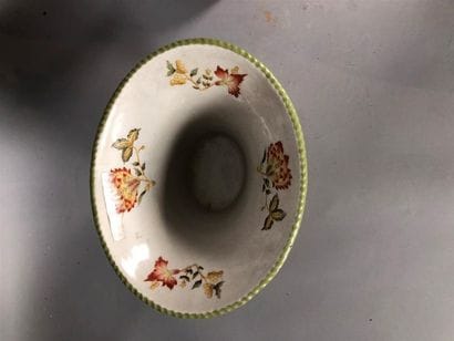 Paire de jardinières portées par deux putti,...