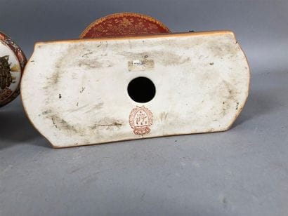 Paire de jardinières portées par deux putti,...
