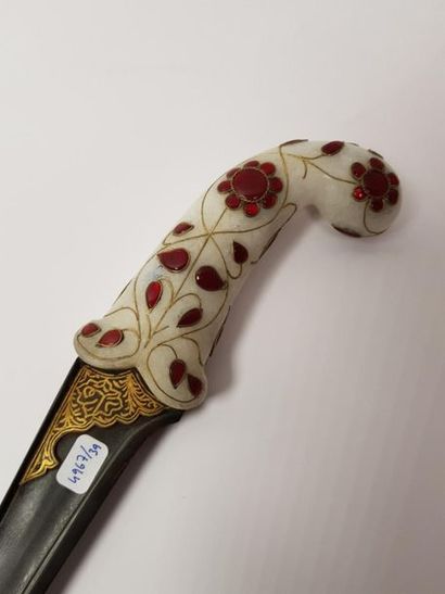 Kard Indien poignée en néphrite blanc à décor...
