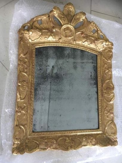 Un miroir en bois doré
Epoque Louis XV
Haut. :...