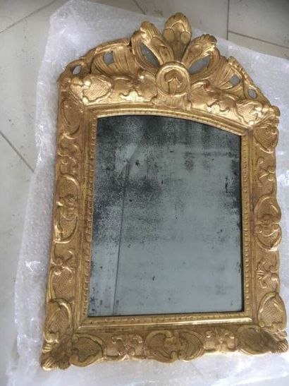 Un miroir en bois doré
Epoque Louis XV
Haut. :...