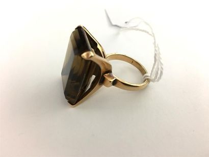 Bague en or jaune 585 millièmes, sertie d'un...