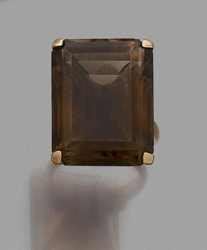 Bague en or jaune 585 millièmes, sertie d'un...