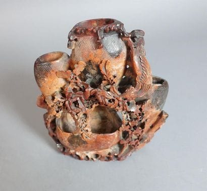 CHINE - Vers 1910-20
Vase en stéatite composé...