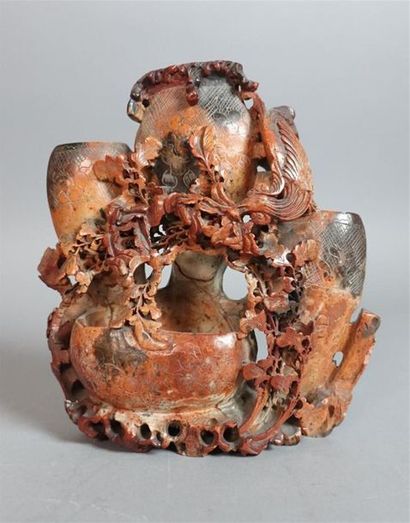 CHINE - Vers 1910-20
Vase en stéatite composé...