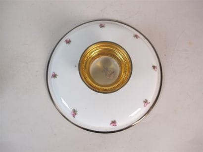 SÈVRES
Présentoir en porcelaine, à décor...