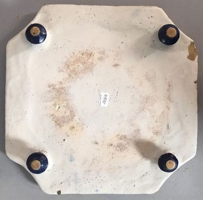 Plat quadrangulaire en céramique à pans coupés,...