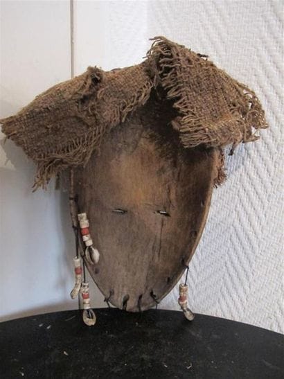 Masque, de style Chokwe en bois sculpté,...
