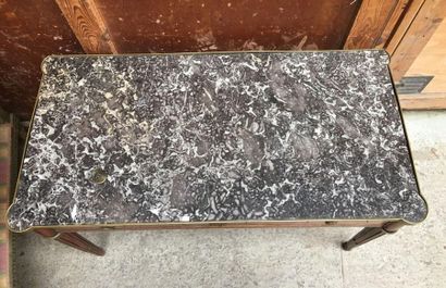 Petite table à écrire en acajou, dessus de...