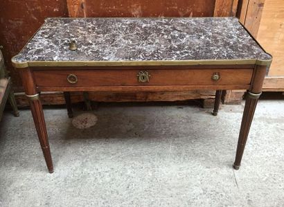 Petite table à écrire en acajou, dessus de...