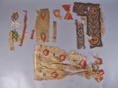 Ensemble de huit fragments de textiles C...
